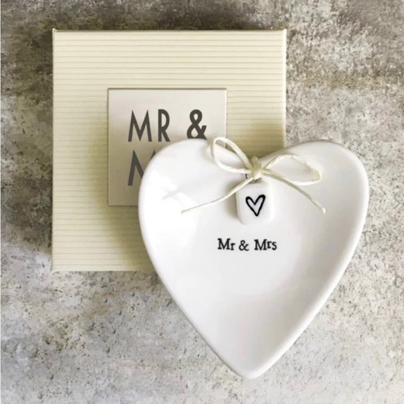 NWT Mr & Mrs Heart Shaped Porcelain Ring Dish - Picture 3 of 7